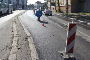 Sređivanje vozne trake na prometnoj raskrsnici u centru grada