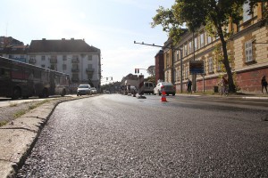 Sređivanje vozne trake na prometnoj raskrsnici u centru grada