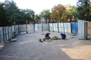 Pripremni radovi za premeštanje spomenika Svetog Trojstva