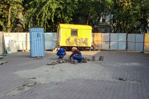 Pripremni radovi za premeštanje spomenika Svetog Trojstva