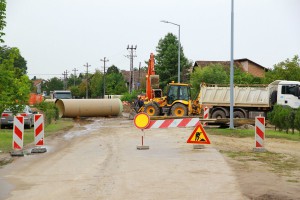 Radovi na izgradnji kružnog toka na raskrsnici ulica 51. Divizije i Majšanski put