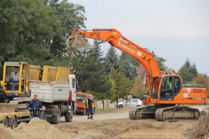Radovi na izgradnji kružnog toka na uglu Majšanskog puta i 51. divizije