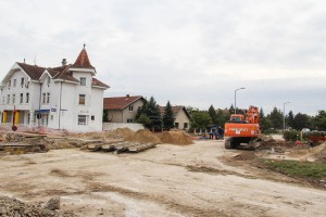 Radovi na izgradnji kružnog toka na uglu Majšanskog puta i 51. divizije