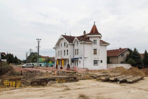 Radovi na izgradnji kružnog toka na uglu Majšanskog puta i 51. divizije