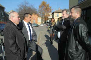 Polaganje venaca na Spomen ploču oslobodiocima Subotice