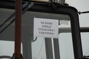 Poljoprivrednici zaustavljeni na putu prema Beogradu