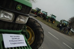 Poljoprivrednici zaustavljeni na putu prema Beogradu