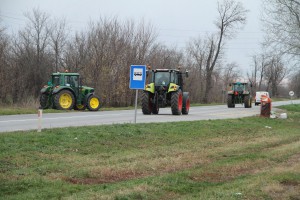 Poljoprivrednici zaustavljeni na putu prema Beogradu