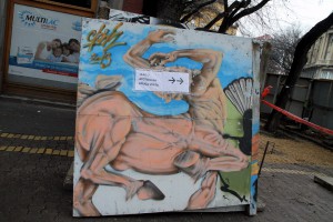 Radovi na popločavanju trotoara oko Gradske kuće