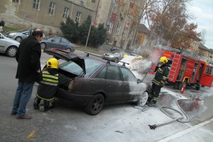 Požar na automobilu u centru grada