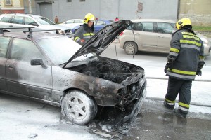 Požar na automobilu u centru grada