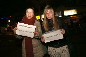 Protest "Novinari ne kleče"