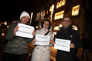Protest "Novinari ne kleče"
