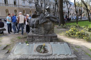 Vulin položio venac na Spomenik njihovoj vernosti