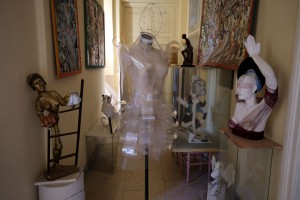 Retrospektivna izložba radova bivših učenika koji su završili fakultete i akademije umetnosti