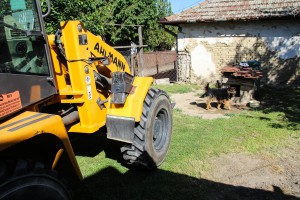 Uručenje građevinskog materijala za porodicu Josipović