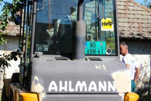 Uručenje građevinskog materijala za porodicu Josipović