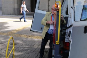 Predaja ključeva specijalnog vozila za prevoz osoba sa invaliditetom