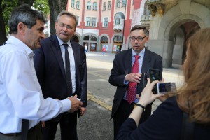 Predaja ključeva specijalnog vozila za prevoz osoba sa invaliditetom