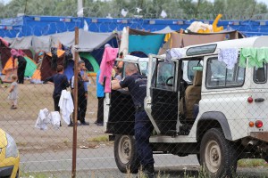 Improvizovani migrantski kamp u međudržavnom prostoru na GP "Kelebija"