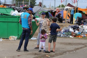 Improvizovani migrantski kamp u međudržavnom prostoru na GP "Kelebija"
