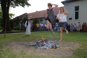 Dan Dužijance - običaj preskakanja vatre