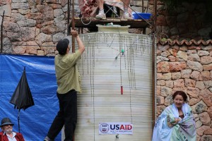 Najava premijere komične opere-bajke "Dve glave i devojka"