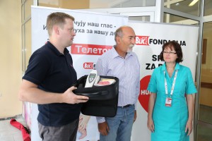 Uručenje donacije aparata za proveru sluha kod novorođenčadi