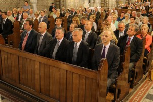 Šefovi diplomatija Srbije i Hrvatske na misi