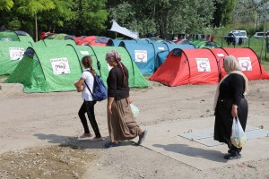 Ministar Vulin i ambasadori SAD i Austrije u poseti Prihvatnom centru za migrante