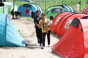 Ministar Vulin i ambasadori SAD i Austrije u poseti Prihvatnom centru za migrante