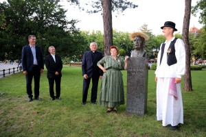 Dužijanca 2016 - polaganje venaca od žita na spomenik Risaru i spomen-bistu "Blaška Rajića"