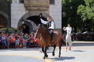 Dužijanca 2016 - svečana povorka kroz grad i predaja hleba gradonačelniku (#1)