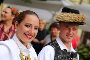 Dan Dužijance 2016 - povorka, Veliko bunjevačko kolo i polaganje venaca ispred biste Blaška Rajića (#1)