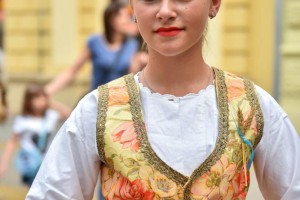 Dan Dužijance 2016 - povorka, Veliko bunjevačko kolo i polaganje venaca ispred biste Blaška Rajića (#2)