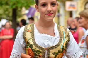 Dan Dužijance 2016 - povorka, Veliko bunjevačko kolo i polaganje venaca ispred biste Blaška Rajića (#2)