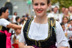 Dan Dužijance 2016 - povorka, Veliko bunjevačko kolo i polaganje venaca ispred biste Blaška Rajića (#2)