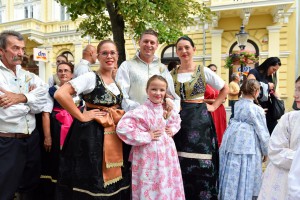 Dan Dužijance 2016 - povorka, Veliko bunjevačko kolo i polaganje venaca ispred biste Blaška Rajića (#2)