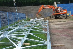 Postavljanje stubova za reflektore