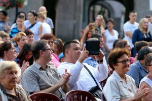 "Igra kolo i u kolo" - Narodno folklorno stvaralaštvo
