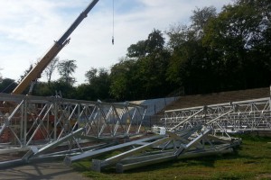 Podizanje stubova za reflektore