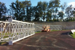 Podizanje stubova za reflektore