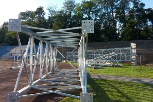 Podizanje stubova za reflektore