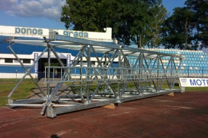 Podizanje stubova za reflektore