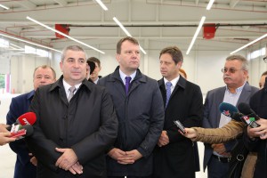 Pokrajinski premijer u poseti Slobodnoj zoni u Malom Bajmoku