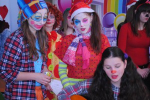 "Nasmejani pajaci" u poseti deci na pedijatriji