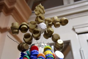 Humanitarna "jelka od čepova"