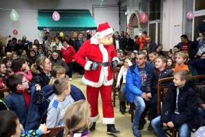 Dodela novogodišnjih paketića u MZ "Makova sedmica"