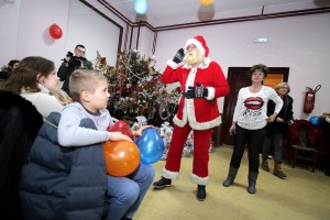 Dodela novogodišnjih paketića u MZ "Makova sedmica"