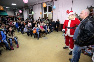 Dodela novogodišnjih paketića u MZ "Makova sedmica"